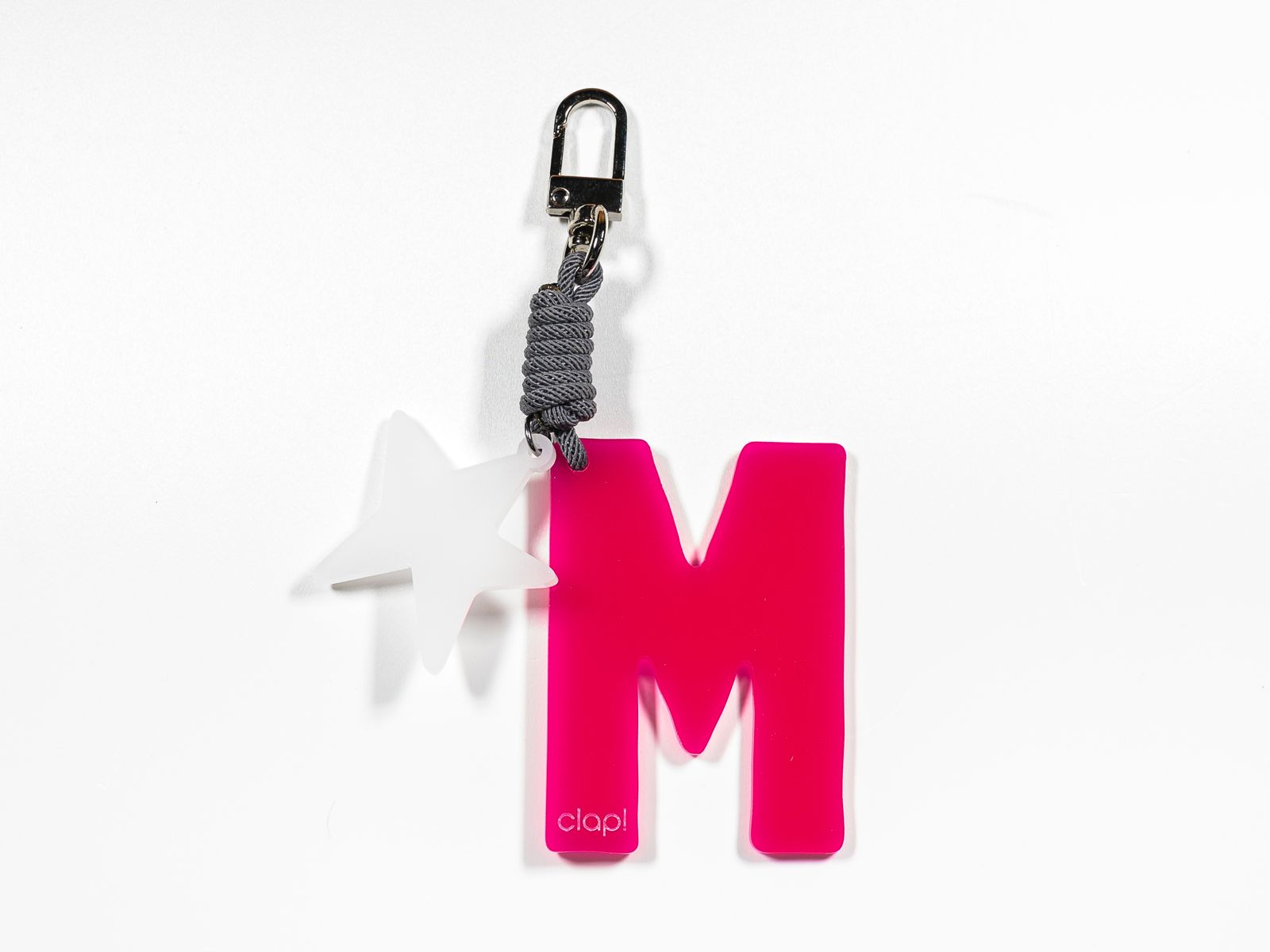 Charm clap!®  Letra M